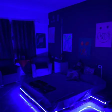 אכסניה Maison D'artiste *