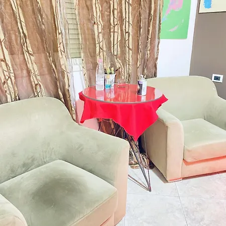 Maison D'artiste אכסניה