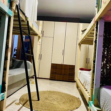 Maison D'artiste אכסניה *