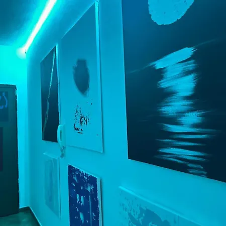 Maison D'artiste אכסניה *