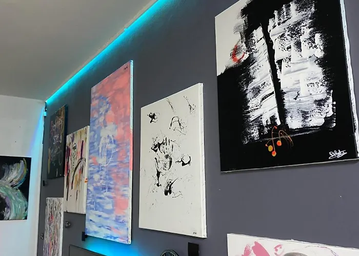 Maison D'artiste אכסניה *