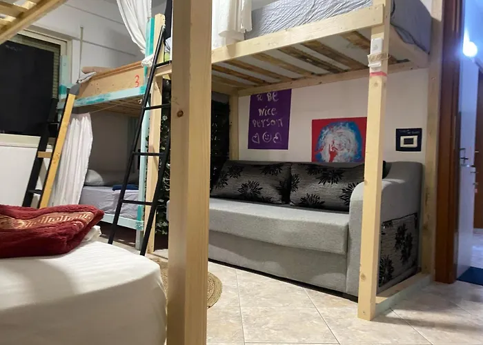 Maison D'artiste Hostel *