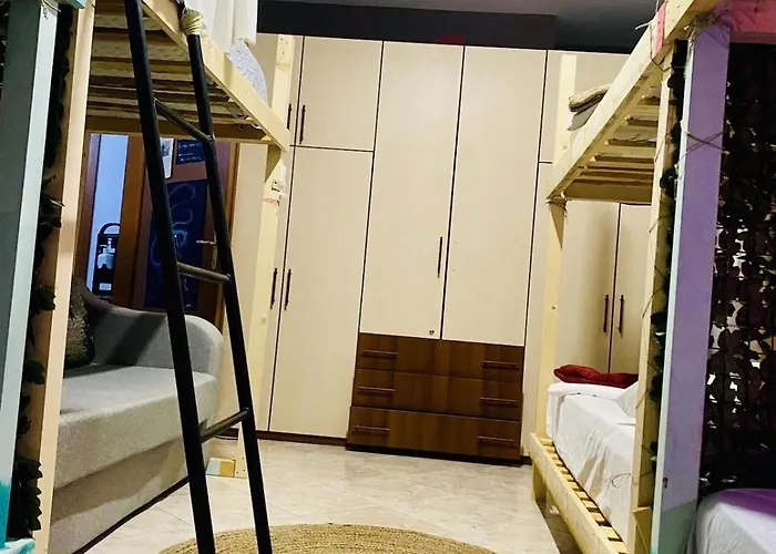 Maison D'artiste אכסניה *